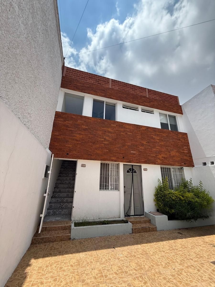 Renta esta excelente casa en uno de los mejores puntos de la ciudad Entre Av. Américas y Av. Adolfo López Mateos.