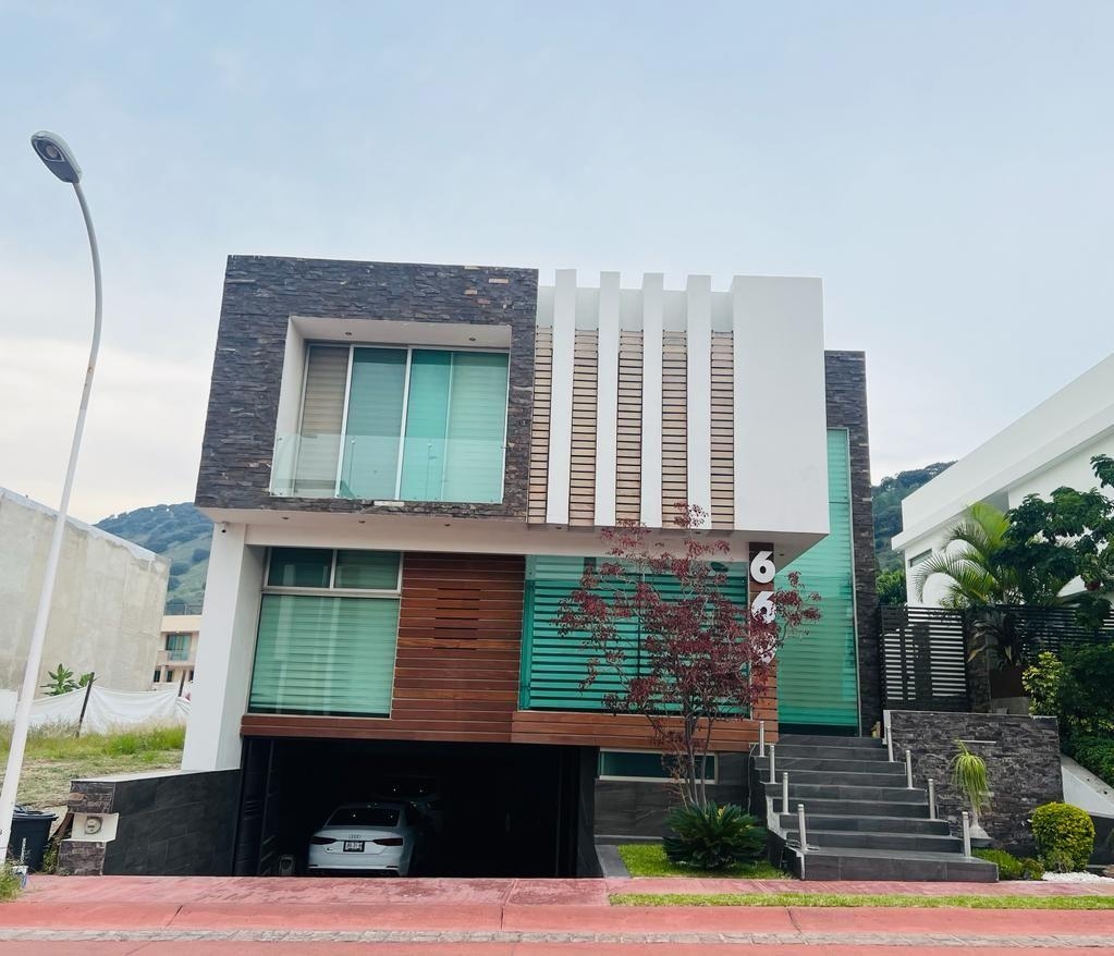 Hermosa Casa en La Rioja en Venta 14M y  Renta 70K