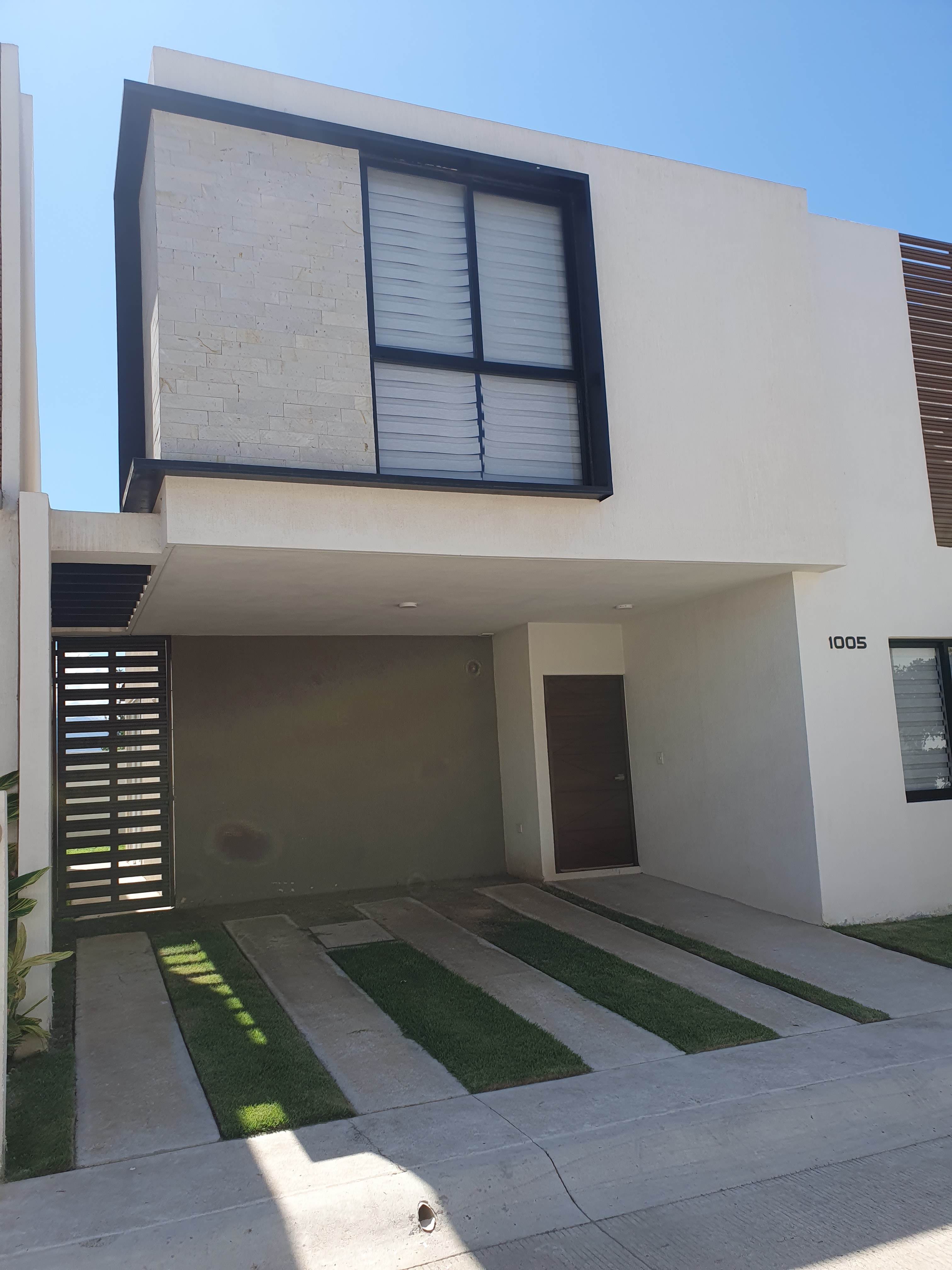 Rento Casa Amueblada con Paneles Solares en Villanova Residencial frente al Parque Mundo Vidanta, Bahia de Banderas, Nayarit
