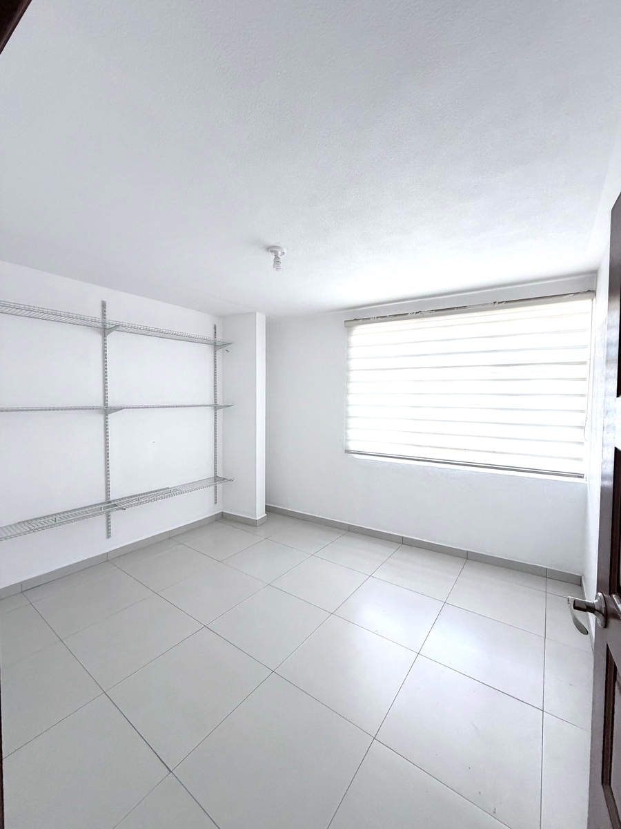 Local comercial en con espacio para oficinas / Casa en renta con uso de suelo en Lázaro Cárdenas III, Querétaro