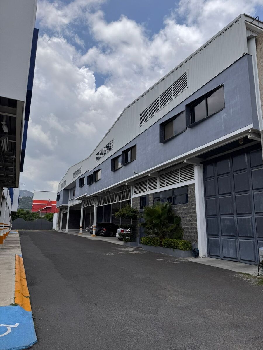 Bodega en Renta | En la tijera, atrás del sam's del palomar!