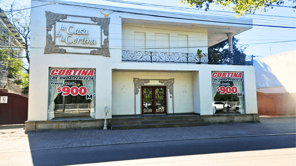 Amplio local comercial en renta listo para operar con alto flujo y visibilidad en Malecón Viejo•