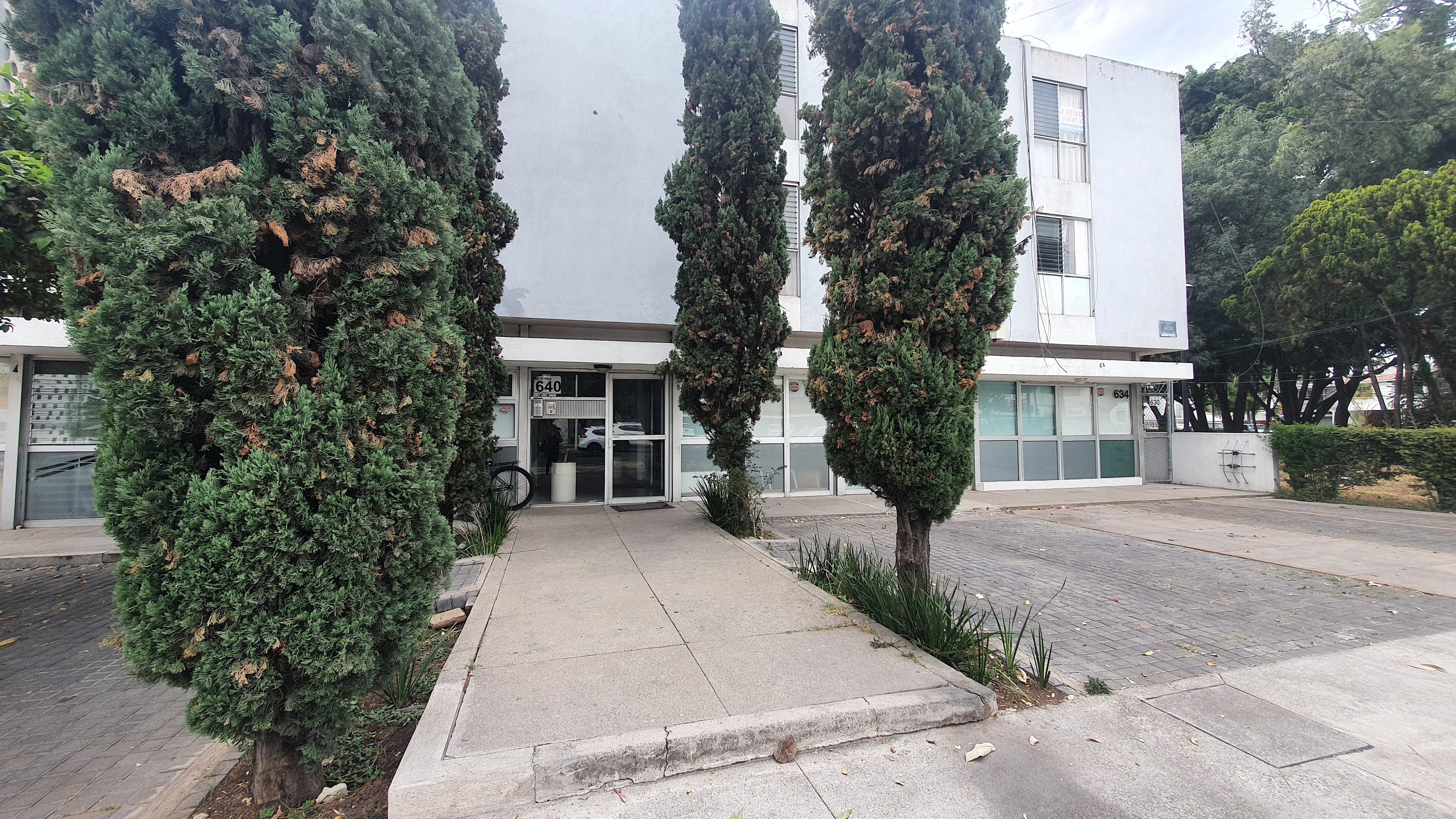 Departamento en renta con terraza en Jardines del Bosque