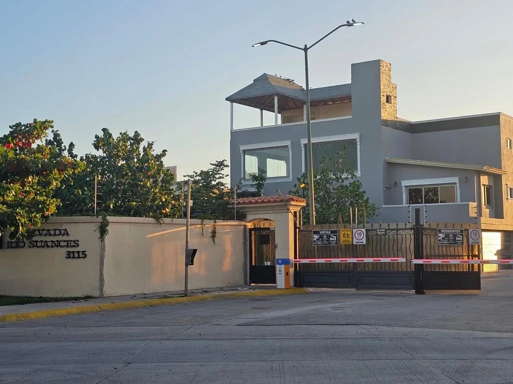 CASA AMUEBLADA EN RENTA EN PRIVADA SUANCES, STANZA CANTABRIA, CULIACÁN ¡Lista para habitar!