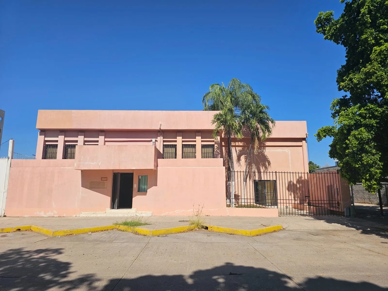 OFICINA EN RENTA SOBRE AV. MANUEL VALLARTA EN COL. CENTRO, CULIACÁN