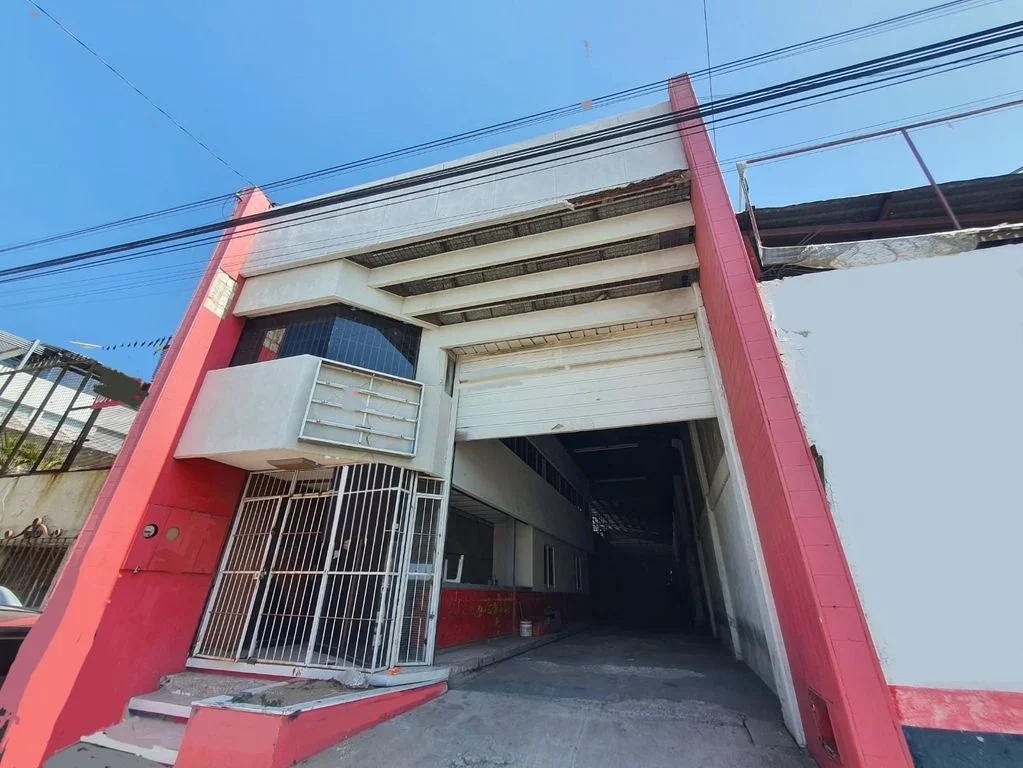 BODEGA AMPLIA CON OFICINAS EN COL. JORGE ALMADA, CULIACÁN