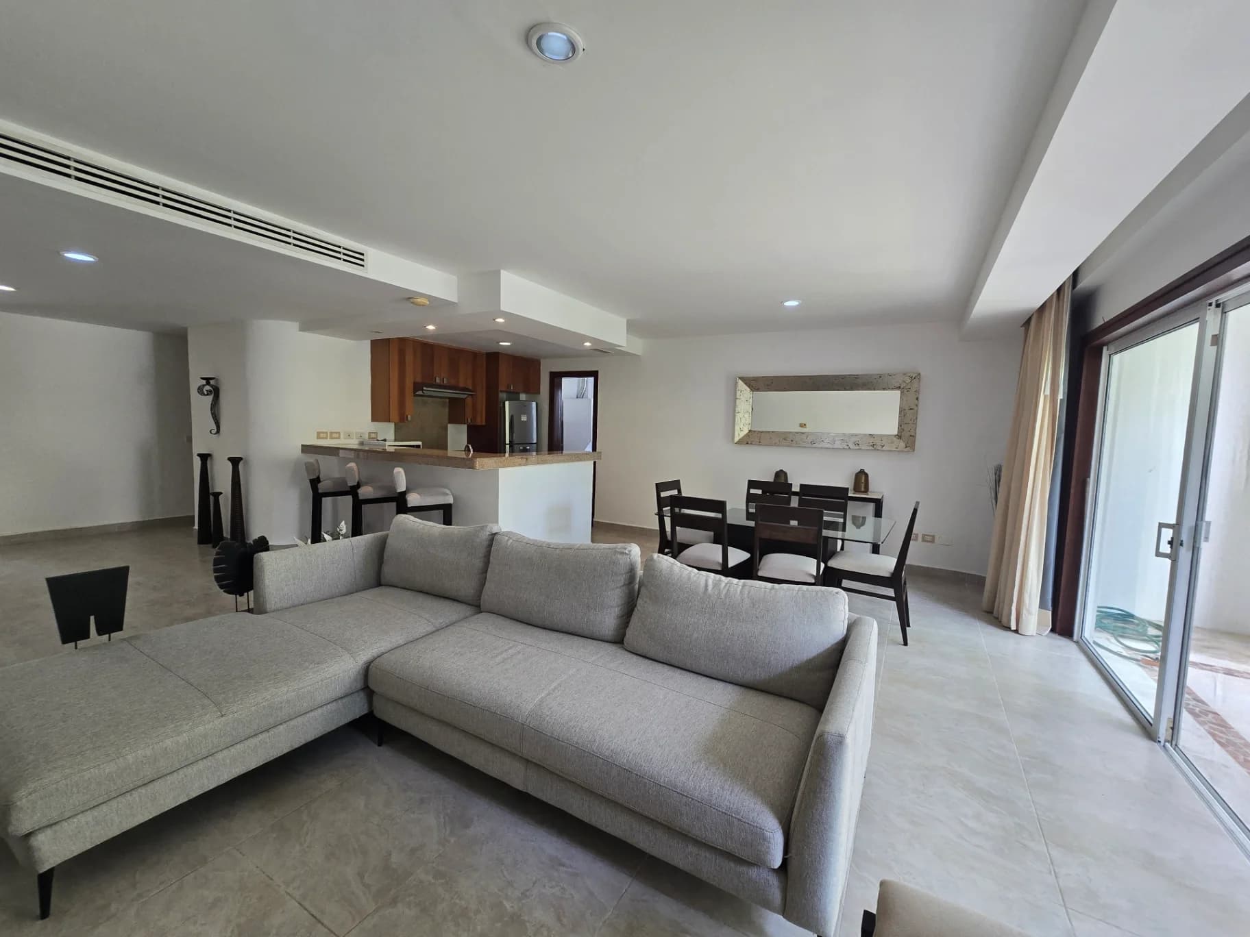https://yo-rento.s3.us-east-2.amazonaws.com/properties/144082/1777854929856-eb40b1f9.webp