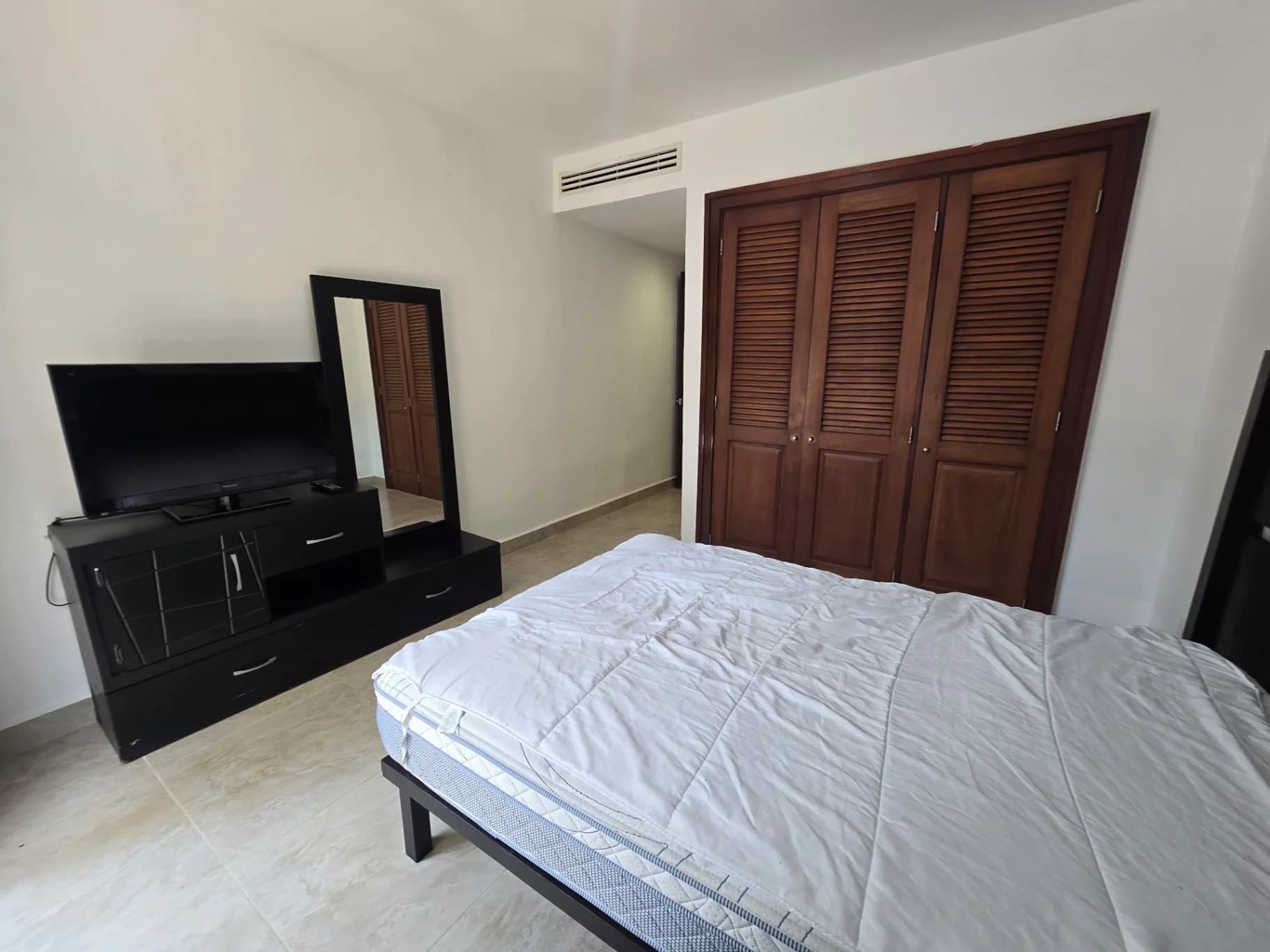 https://yo-rento.s3.us-east-2.amazonaws.com/properties/144082/1777854943752-58b3a1fa.webp