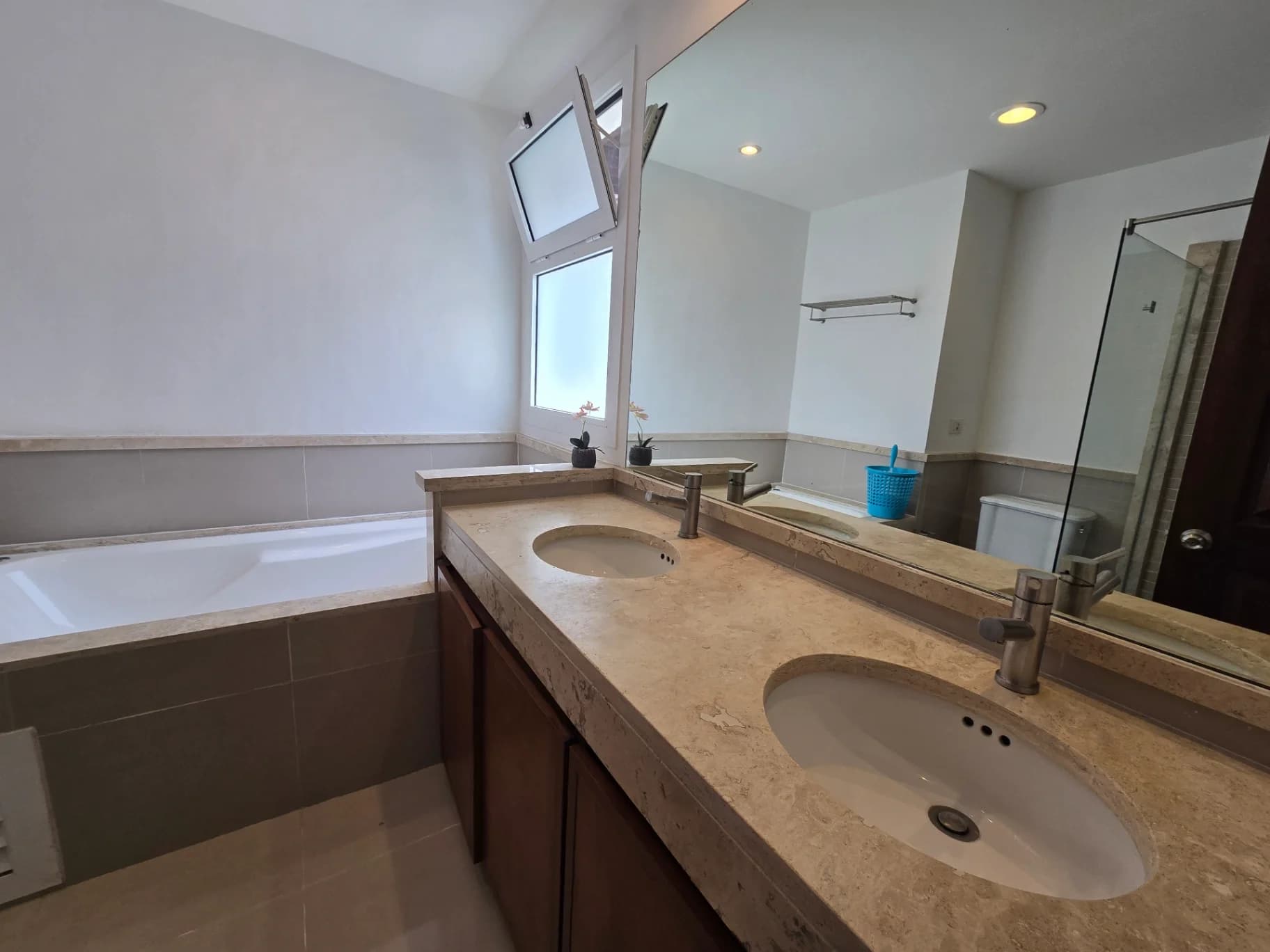 https://yo-rento.s3.us-east-2.amazonaws.com/properties/144083/1777855263068-cd790d65.webp