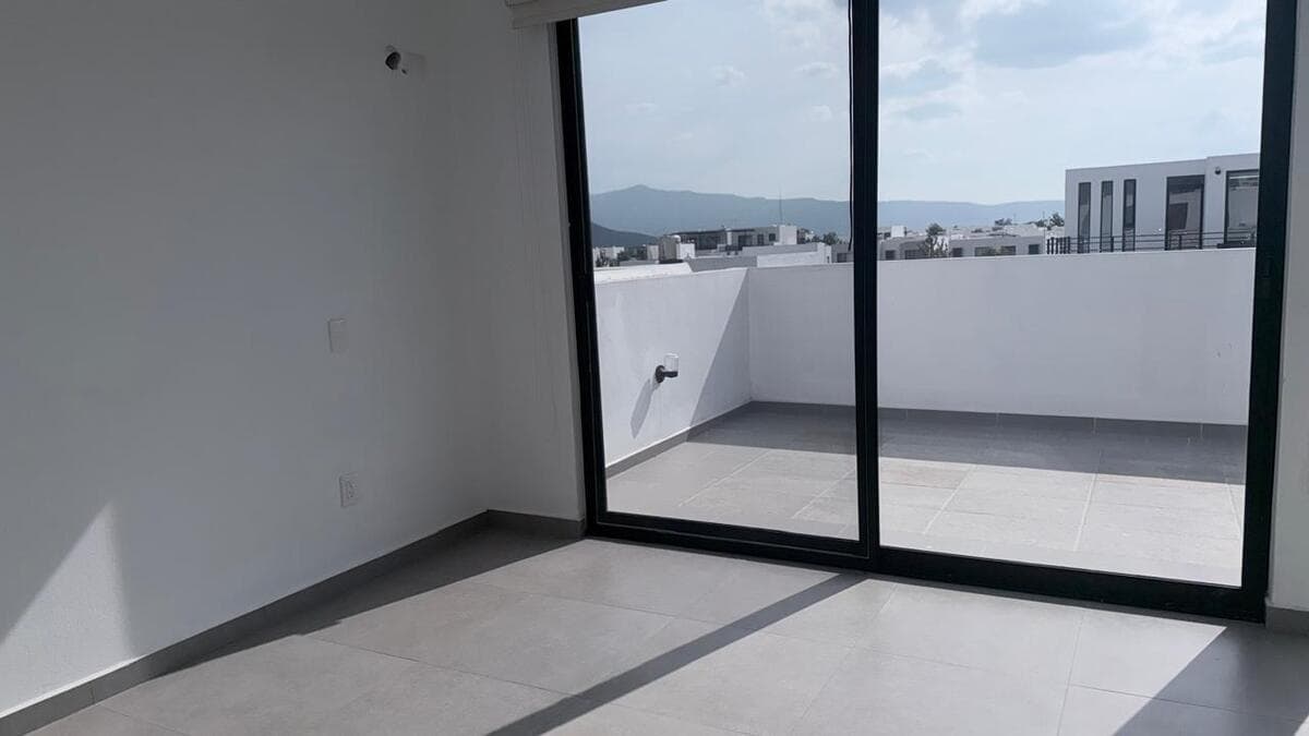 https://yo-rento.s3.us-east-2.amazonaws.com/properties/1966/1771008750211-avenida-adamar-san-agustin-tlajomulco-de-zuniga-jalisco-30621778-foto-10.jpeg