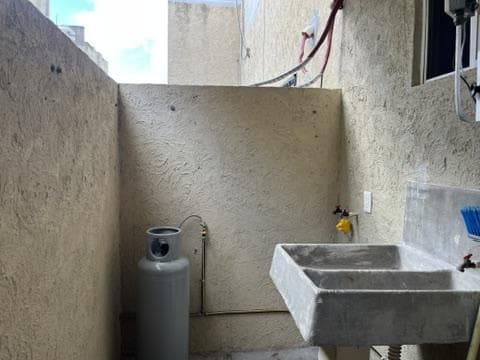 https://yo-rento.s3.us-east-2.amazonaws.com/properties/2032/1771477043082-lavadero-patio-real-amalfi-coto-2-playa-del-carmen.jpeg