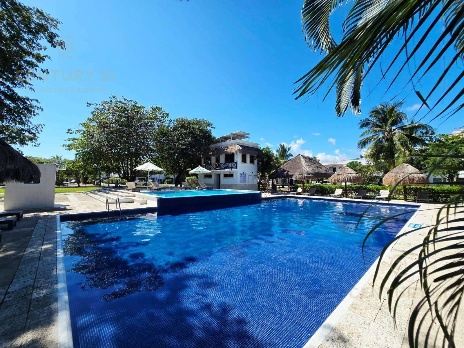 https://yo-rento.s3.us-east-2.amazonaws.com/properties/2034/1771545937863-alberca-comun-privanza-del-mar-playa-del-carmen.jpeg