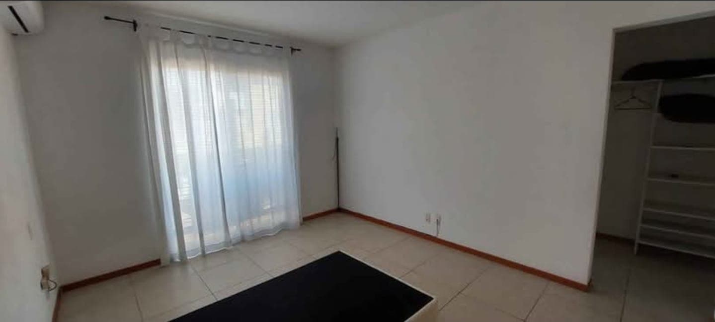 https://yo-rento.s3.us-east-2.amazonaws.com/properties/2040/1772056923248-Recamara-con-vestidor.jpeg