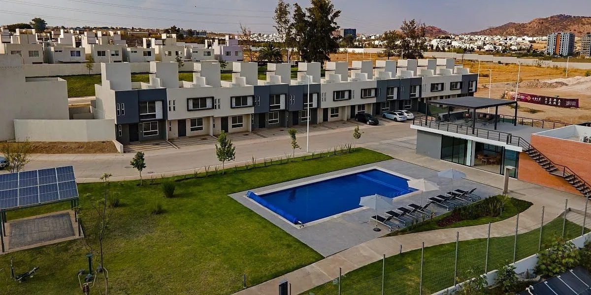 Casa en renta Coto Abié, Valle Imperial , Zapopan con 3 recamaras y Roof Garden.