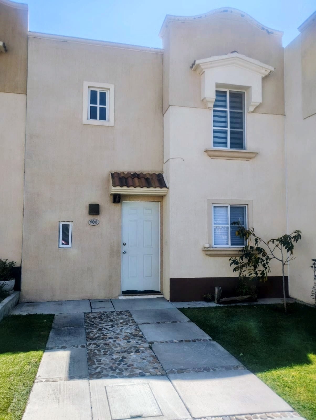 CASA EN RENTA A LADO DEL HEB DEL MIRADOR, QUERETARO